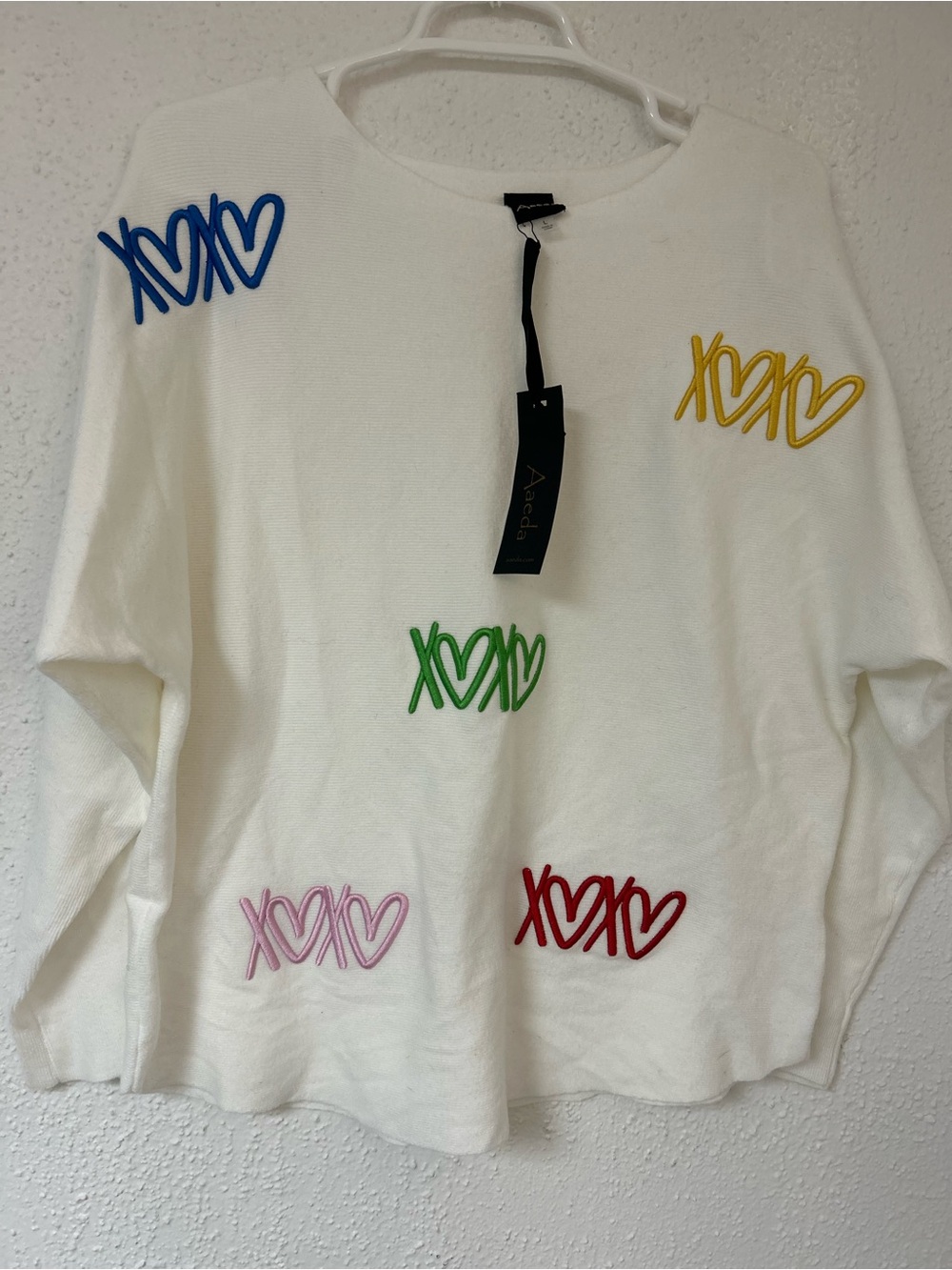 Cream Embroidered XOXO multicolor Heart Sweater NWT Sz Large